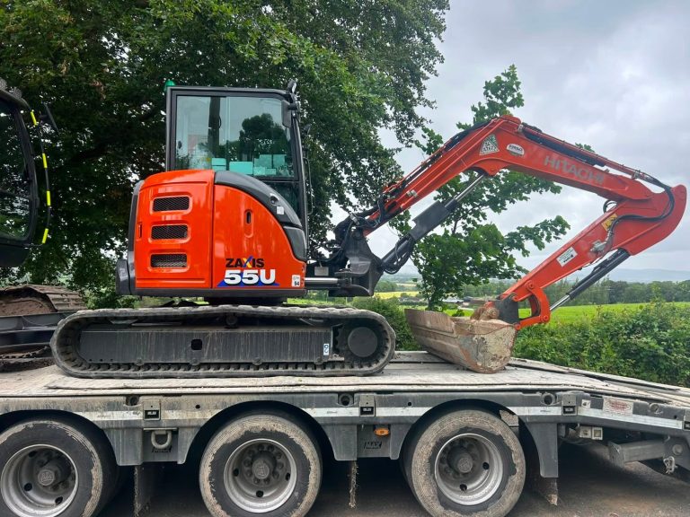 An excavator on the website europlantsales.com