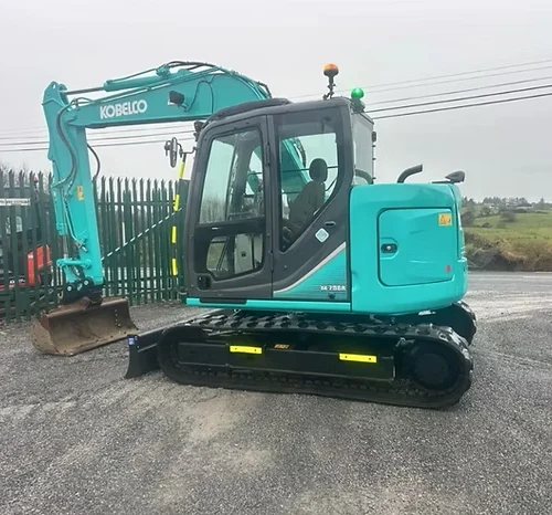 An excavator on the website europlantsales.com