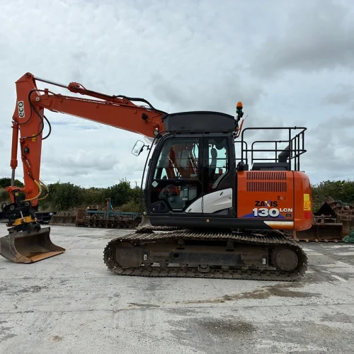 An excavator on the website europlantsales.com