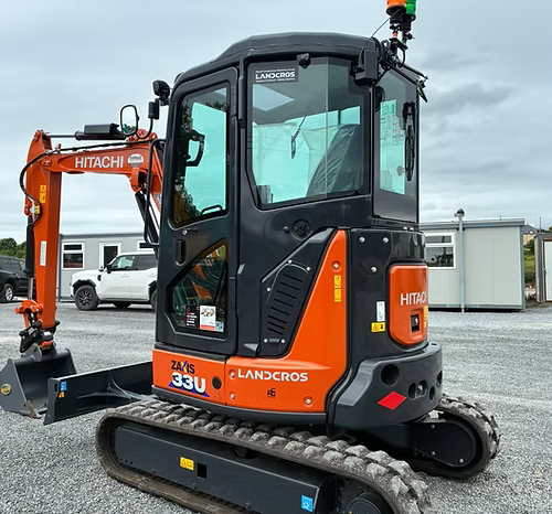 An excavator on the website europlantsales.com