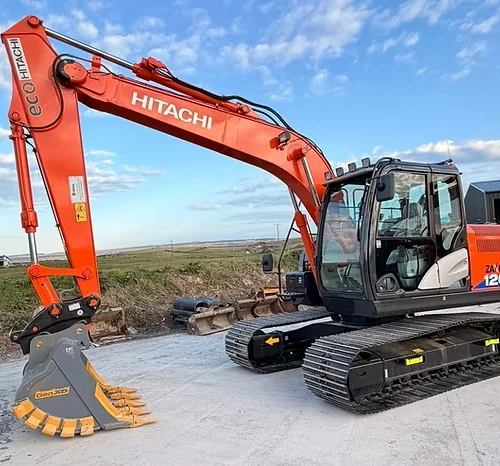 An excavator on the website europlantsales.com