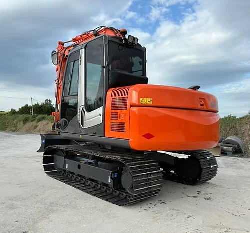 An excavator on the website europlantsales.com