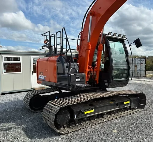 An excavator on the website europlantsales.com