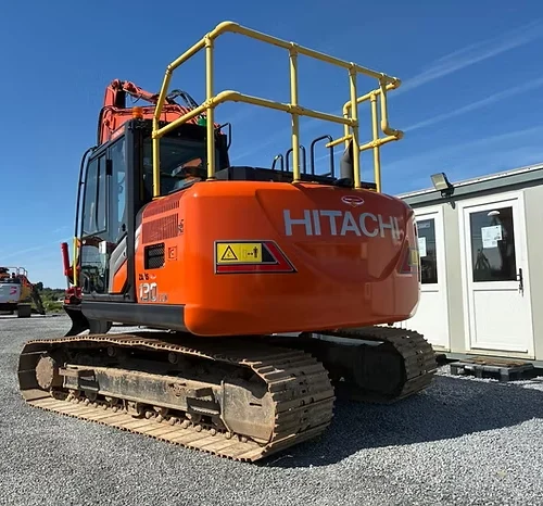 An excavator on the website europlantsales.com