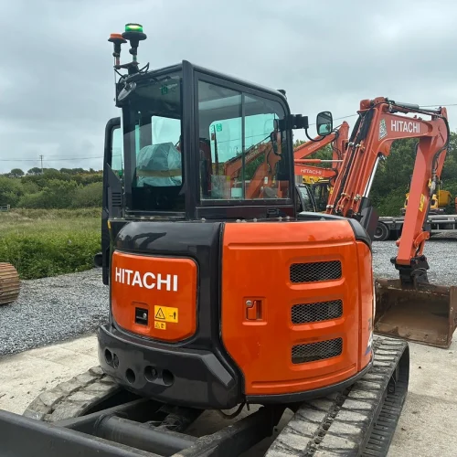 An excavator on the website europlantsales.com