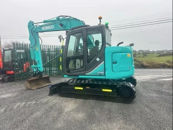 An excavator on the website europlantsales.com