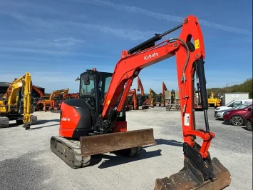 An excavator on the website europlantsales.com