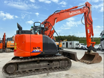 An excavator on the website europlantsales.com