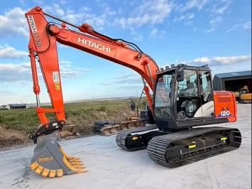 An excavator on the website europlantsales.com