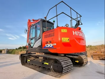 An excavator on the website europlantsales.com