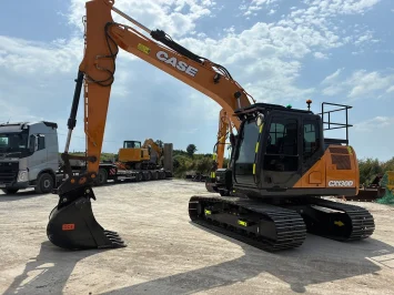 An excavator on the website europlantsales.com